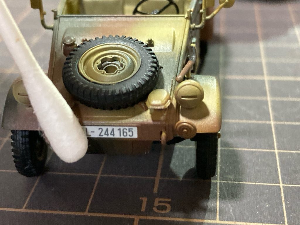 デカールを貼る