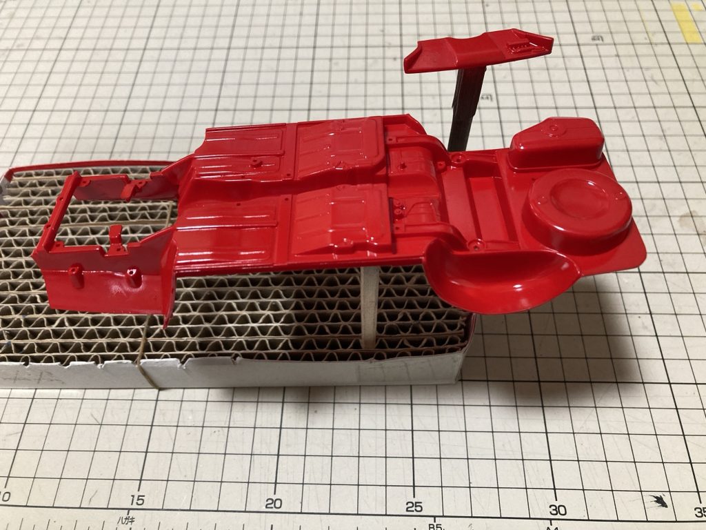 シャーシはレッド