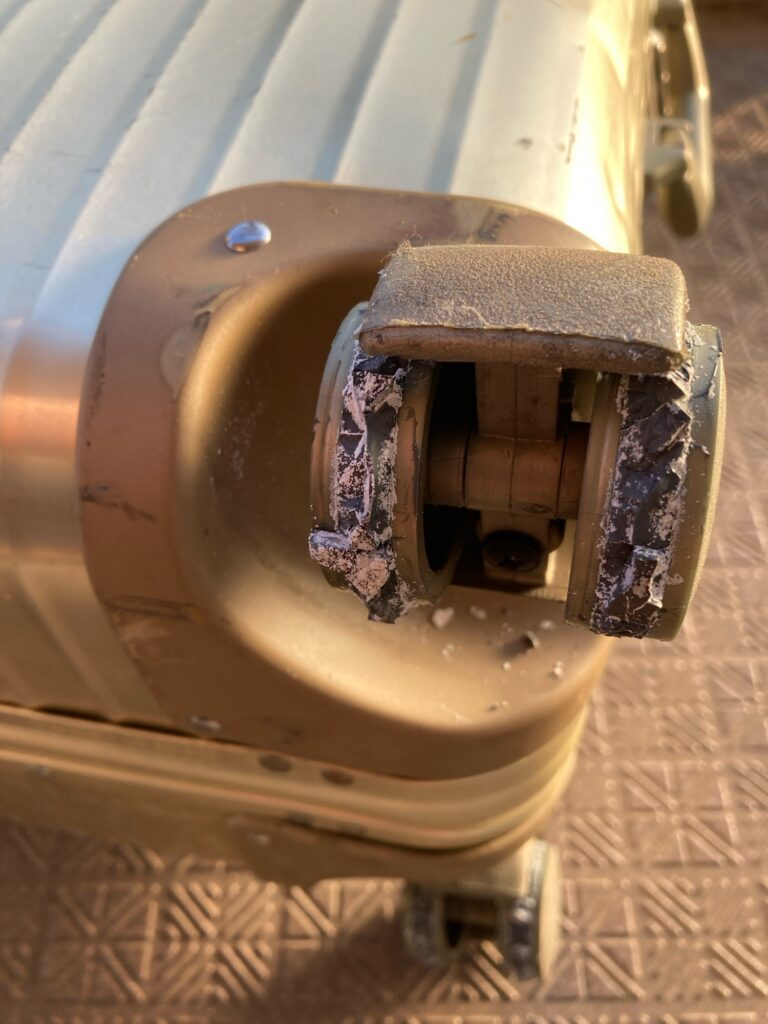 スーツケースのキャスター交換